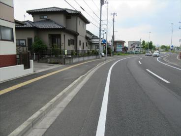 道路わきの砂に注意
